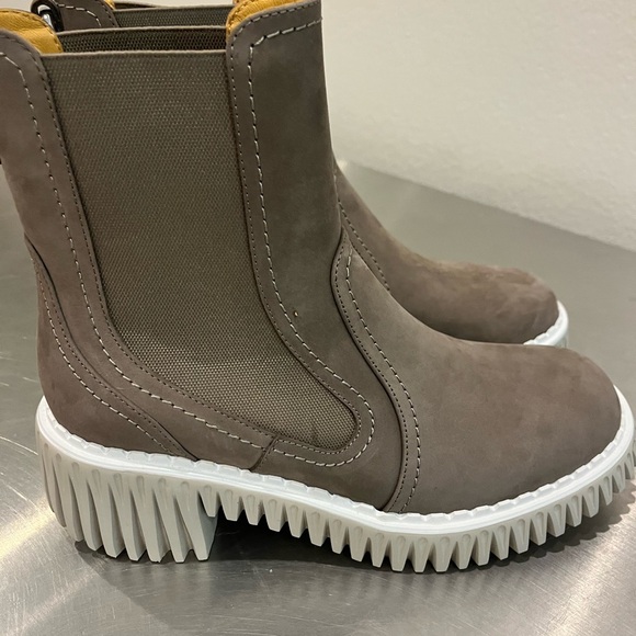 4CCCCEES women’s Chelsea boot grey
“Like new” size 41 - Picture 6 of 9